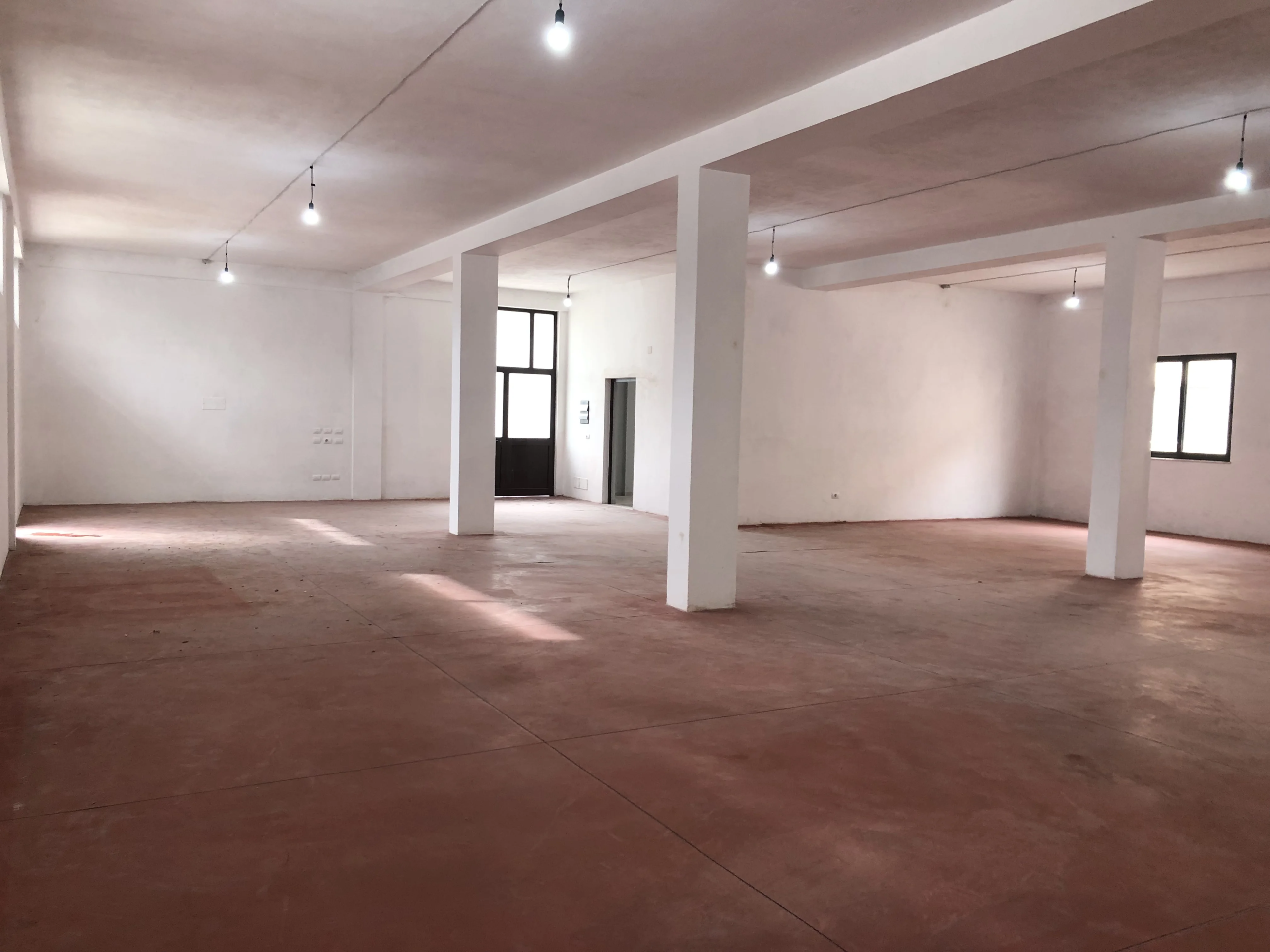 Alquiler | tienda | vorë | 5900 €/mes (8)