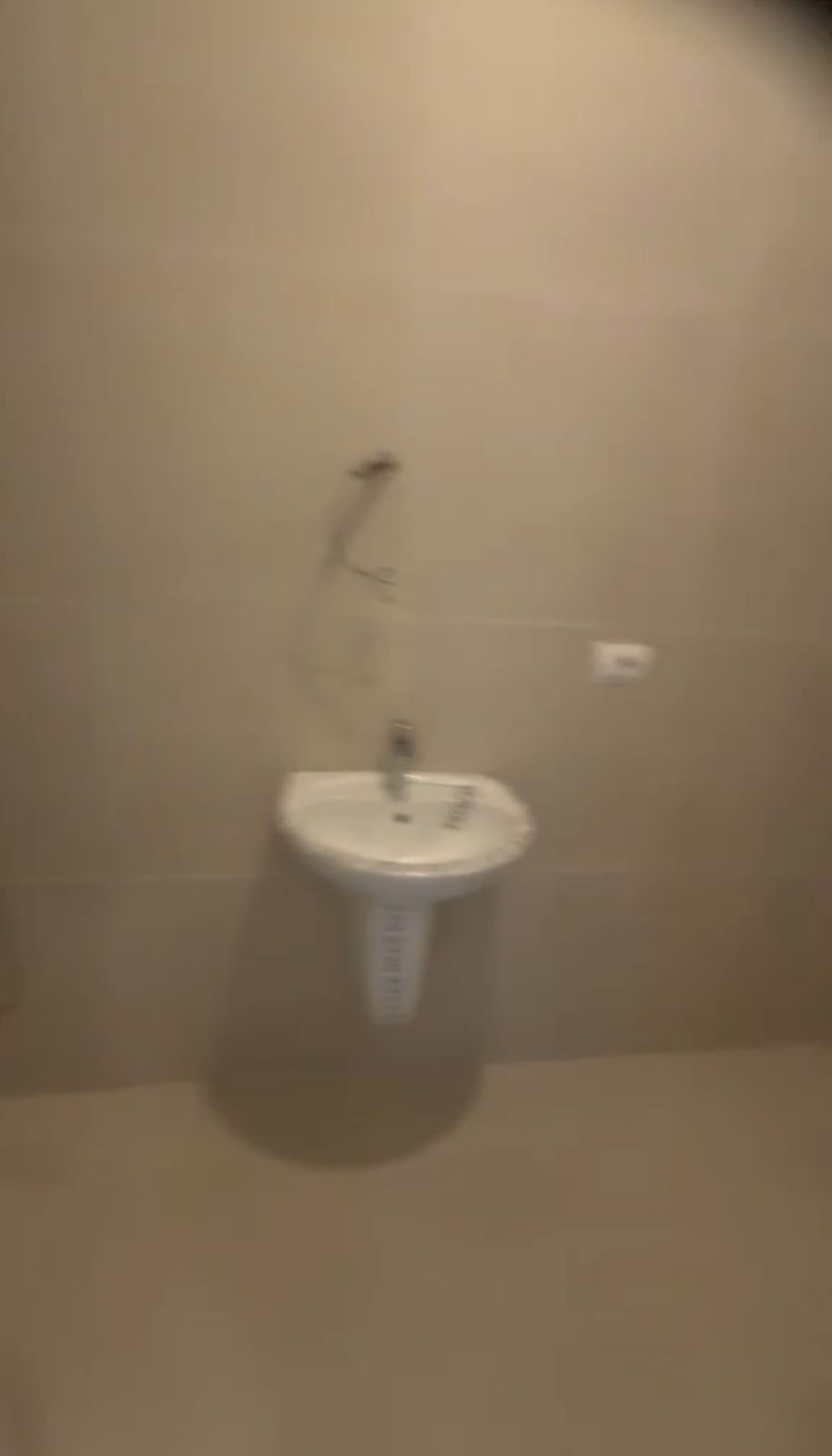 Aluguel | ambiente de negócios | rruga e barrikadave | €750/mês (2)