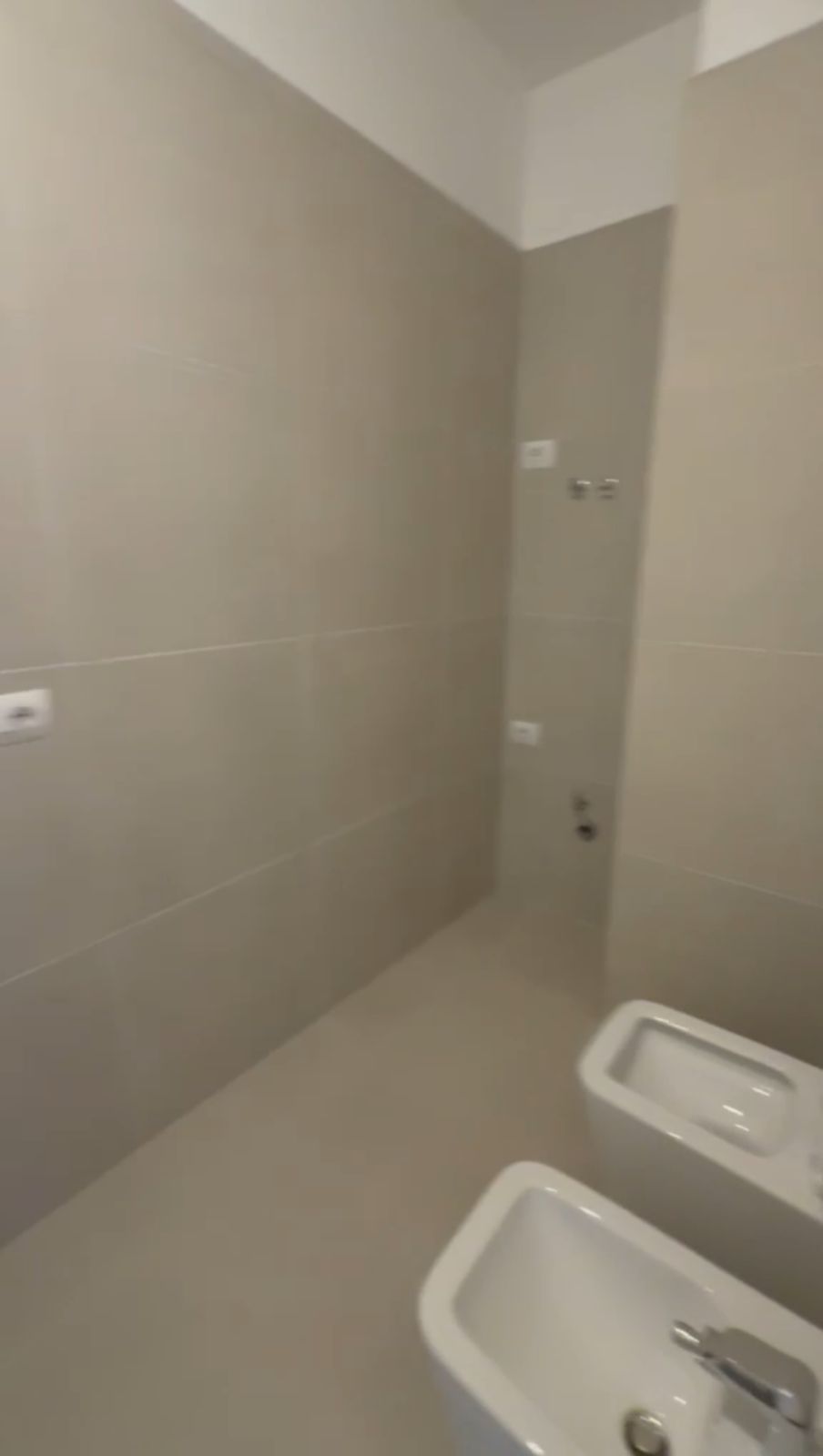 Aluguel | ambiente de negócios | rruga e barrikadave | €750/mês (3)