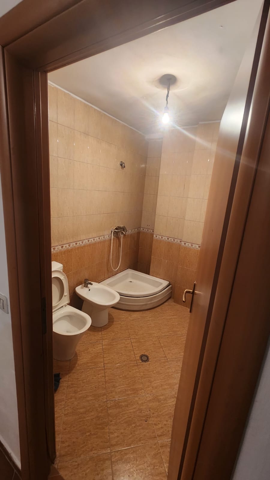 Alquiler | apartamento 2 + 1 | rruga irfan tomini | 500 €/mes