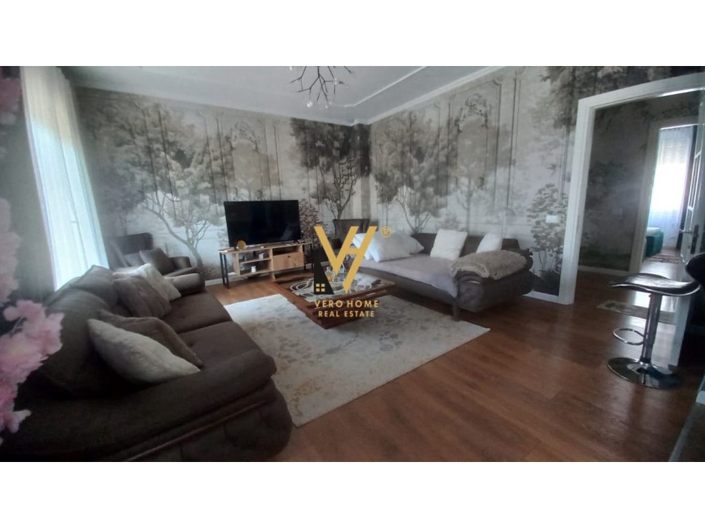 Appartement à vendre 2+1+2 à xhamia, kopshti botanik 300 000 euro (2)