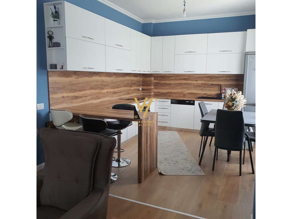 Appartement à vendre 2+1+2 à xhamia, kopshti botanik 300 000 euro (3)