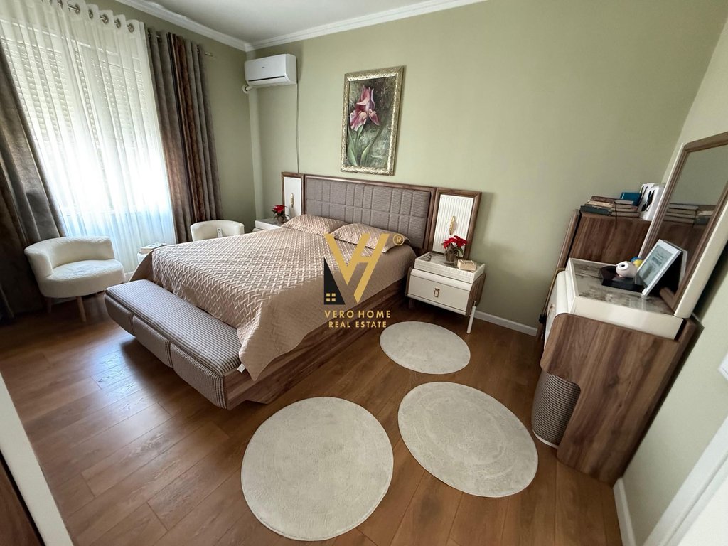 Appartement à vendre 2+1+2 à xhamia, kopshti botanik 300 000 euro (4)