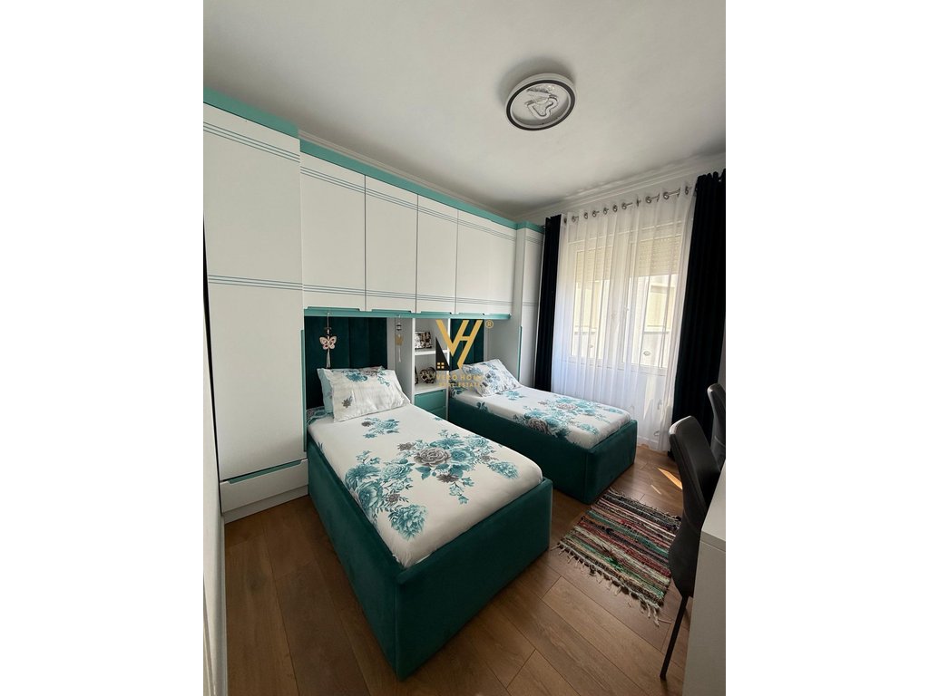 Appartement à vendre 2+1+2 à xhamia, kopshti botanik 300 000 euro (5)