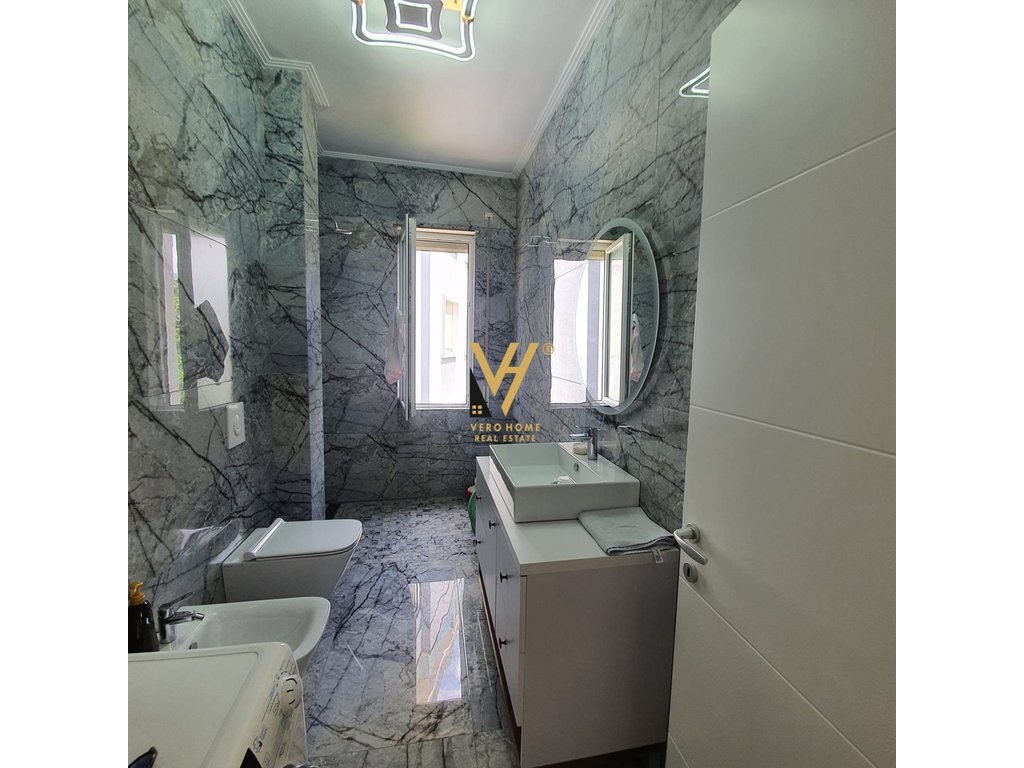 Appartement à vendre 2+1+2 à xhamia, kopshti botanik 300 000 euro (7)