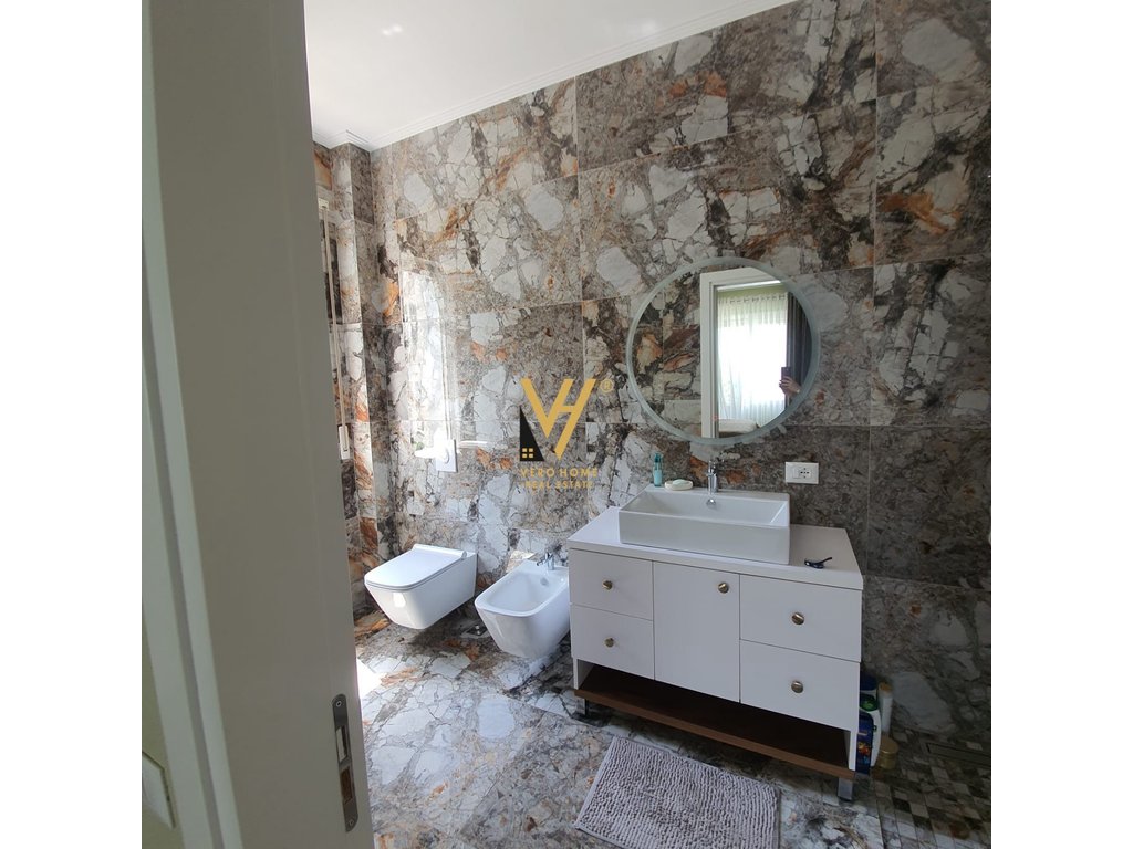 Appartement à vendre 2+1+2 à xhamia, kopshti botanik 300 000 euro (8)
