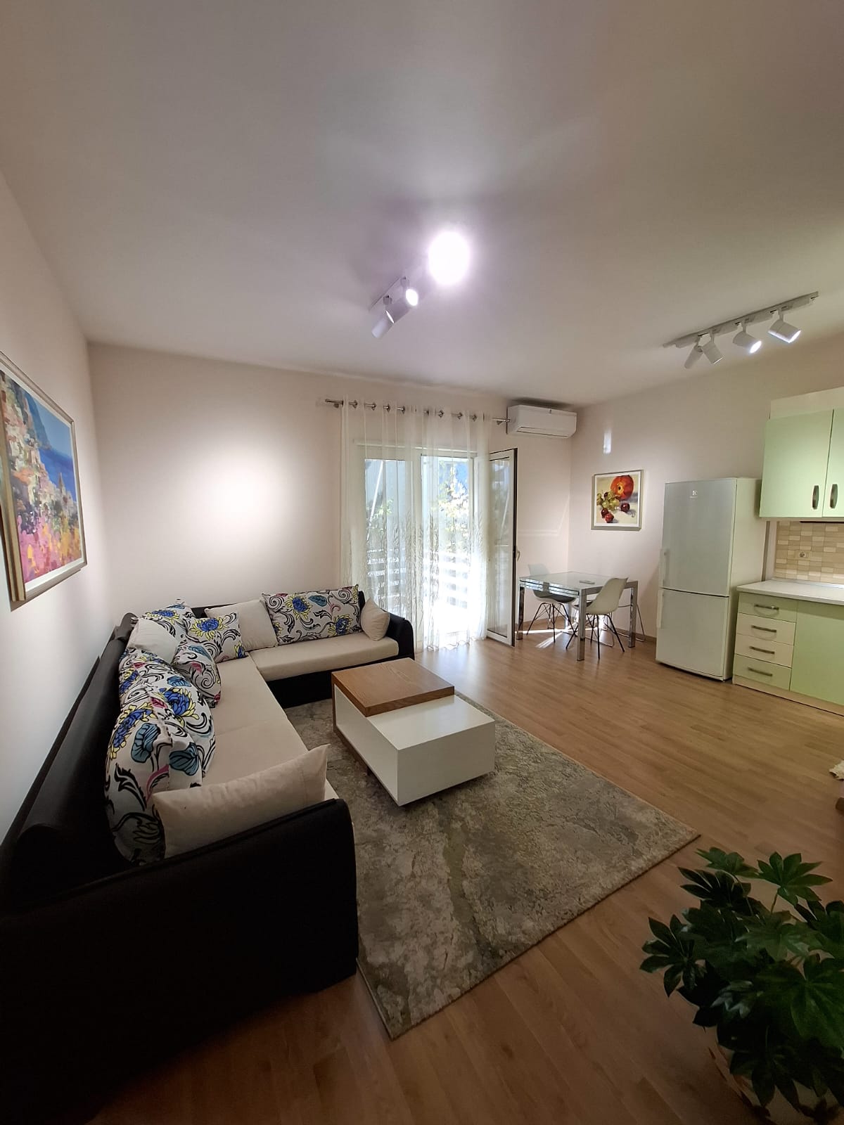 Miete | wohnung 2 + 1 | liqeni i thate | 720 €/monat