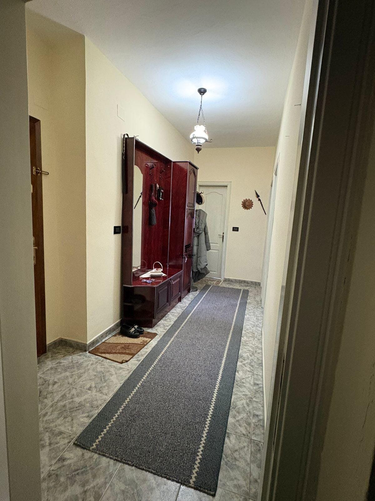 Appartement à louer 2+1 rue d'Elbasan 60.000 leke