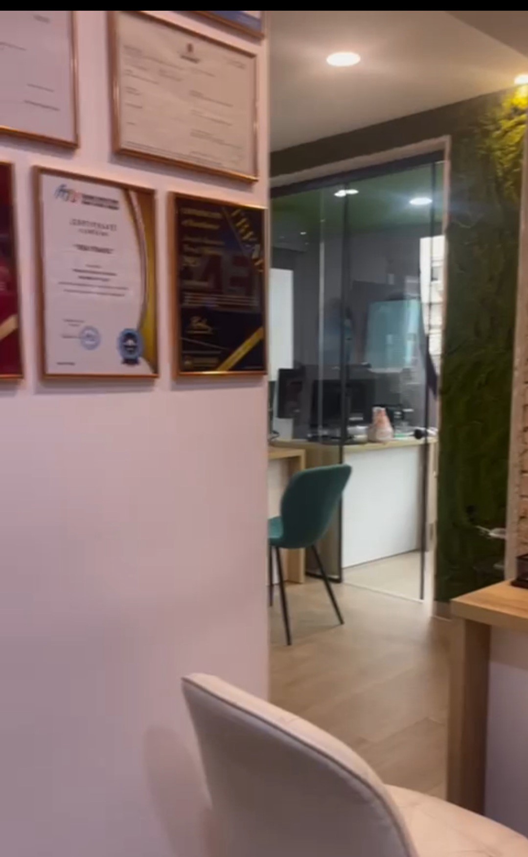 Shitje | ambjent biznesi | rruga muhamet gjollesha | 260000 € (3)