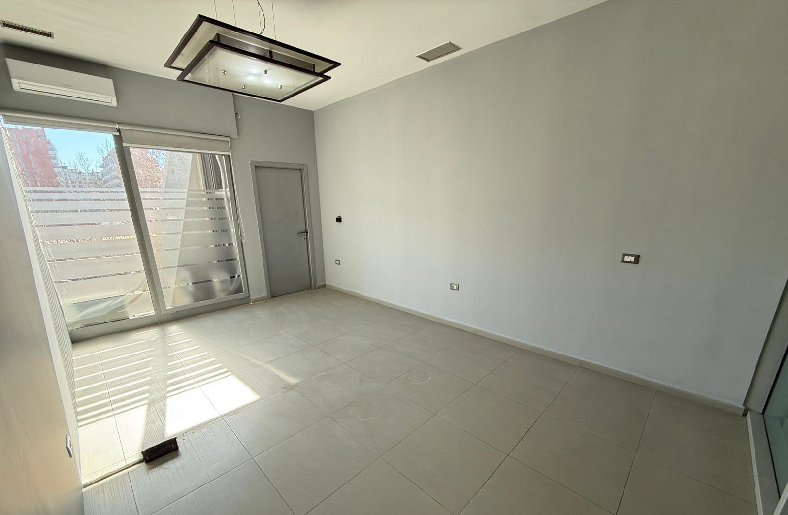 Vente | local commercial | | 1567000 € (4)