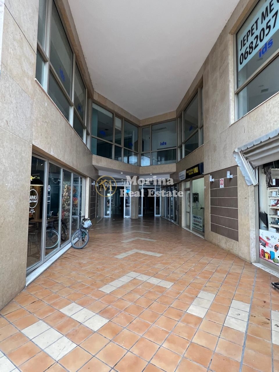 Aluguel | espaço comercial | rruga urani pano | €650/mês (2)