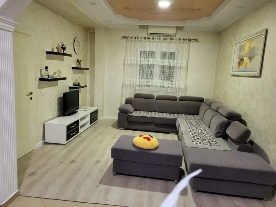 Qera | villa 6 + 1 | pajtoni center | €1300/month