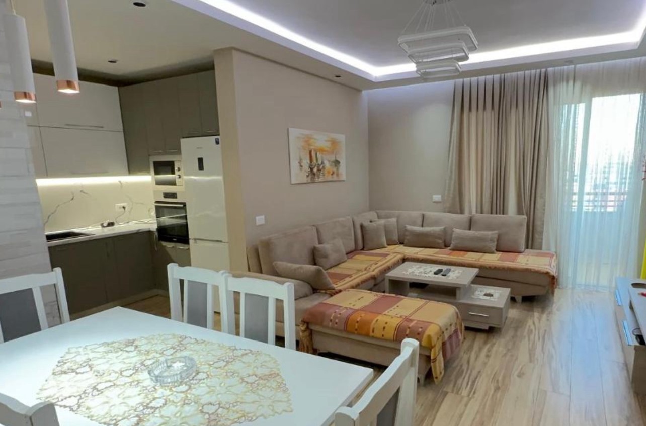 Affitto | appartamento 2 + 1 | vicino a piazza skenderbej | 850 €/mese