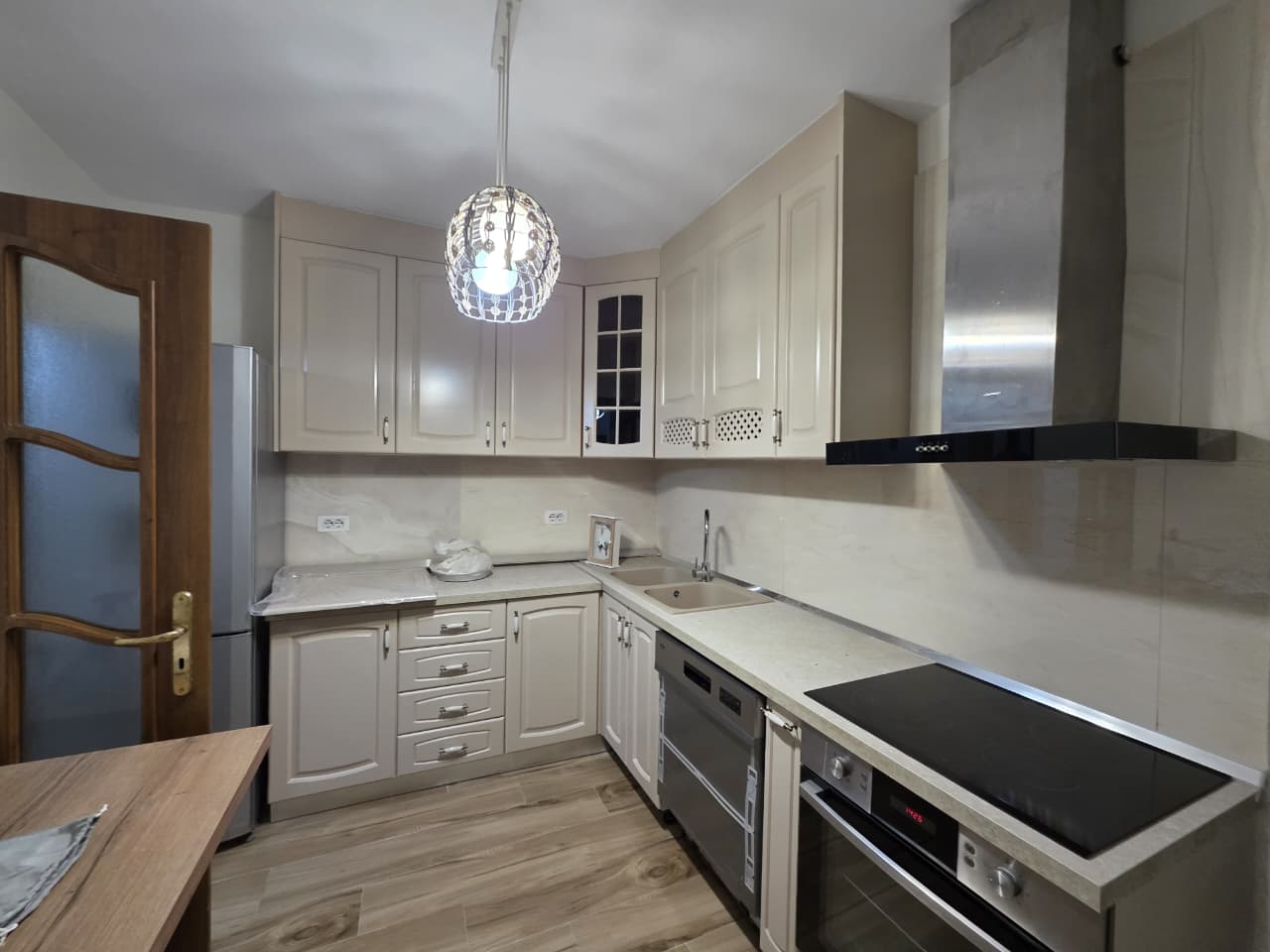 Qera | apartament 4 + 1 + 2 | mine peza | 1200 €/muaj (3)