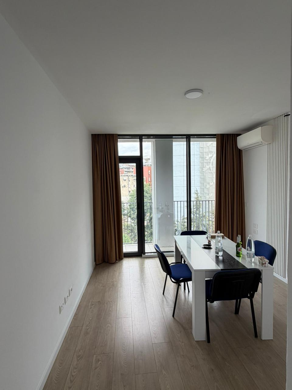 Loyer | environnement commercial + place de parking | lake view residence | 1000 €/mois