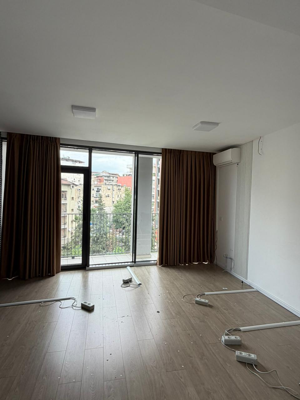 Loyer | environnement commercial + place de parking | lake view residence | 1000 €/mois (2)