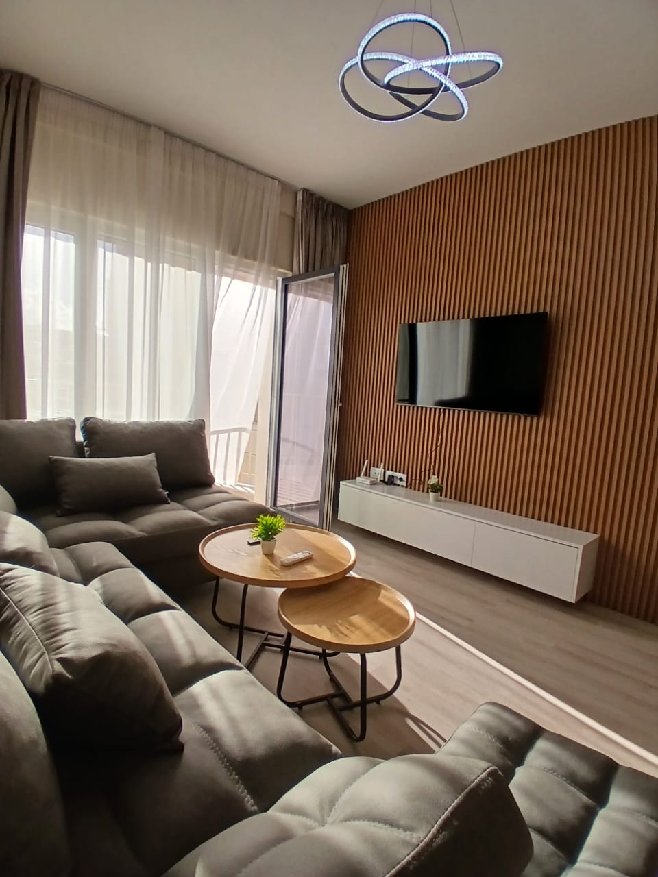 Aluguel | apartamento 2 + 1 | zogu i zi | €900/mês