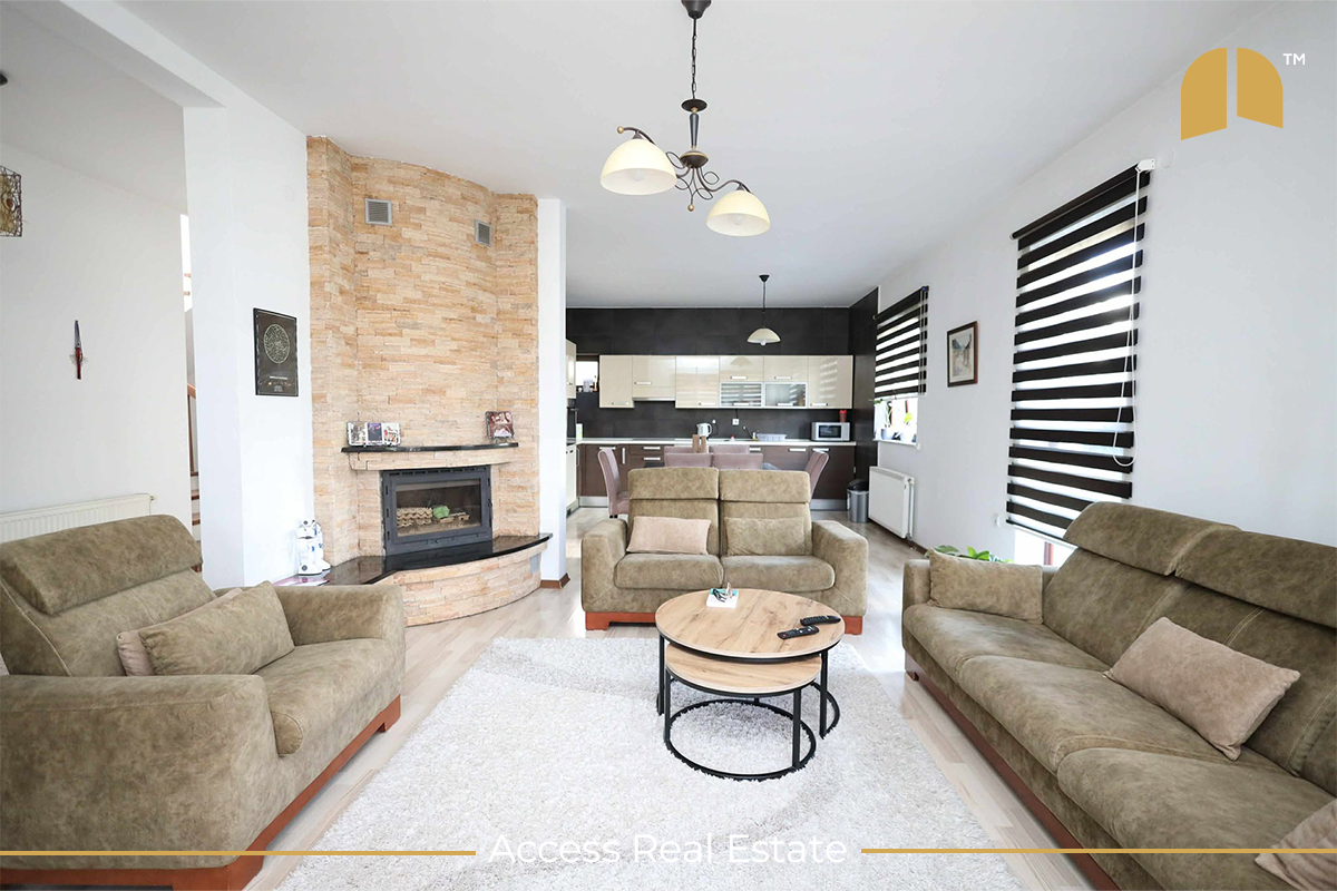 Casa en alquiler – 4 habitaciones – Barrio qëndresa (2)