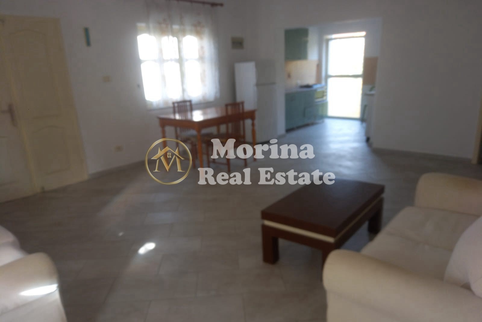 Qera | shtëpi private 3 + 1 | tregu elektrik | 450 €/muaj