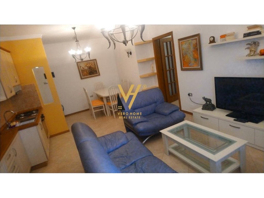 Piso 2+1+bloque en alquiler en el centro 75.000 lek