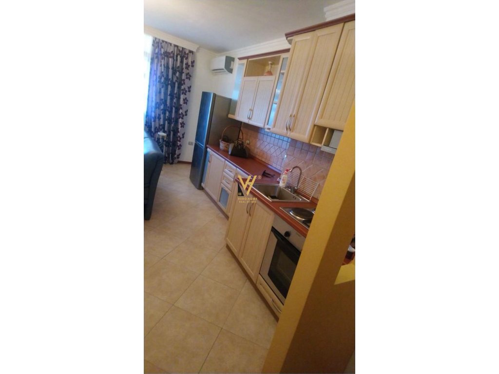 Piso 2+1+bloque en alquiler en el centro 75.000 lek