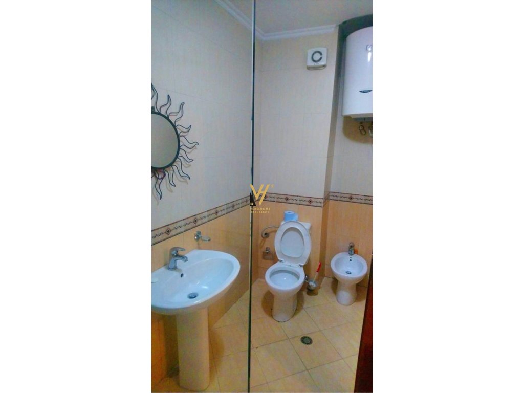 Piso 2+1+bloque en alquiler en el centro 75.000 lek