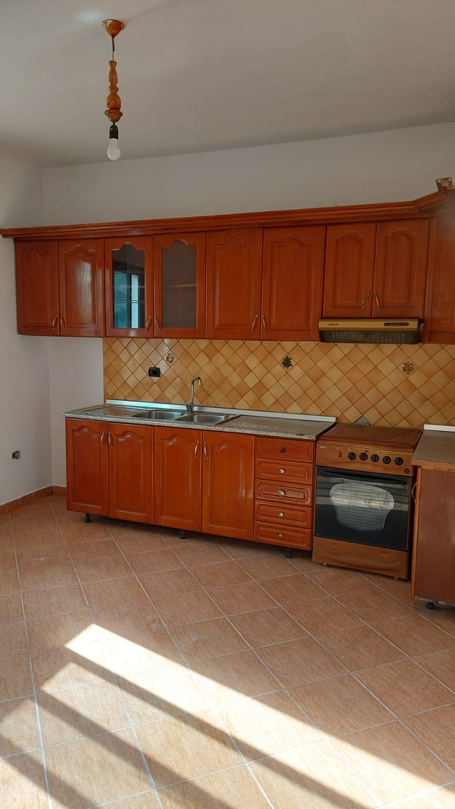 Aluguel | casa privada 2 + 1 | allias | €450/mês