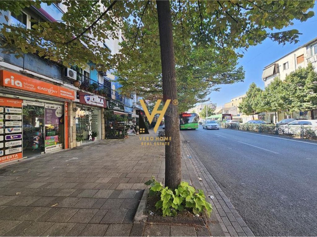 Appartement à vendre 2+1+bâtiment sur la rue bardhyl, pediatria 132 000 euros