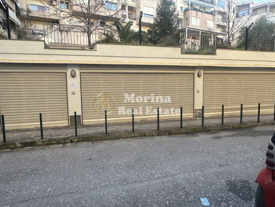 Qera | business environment | peti street, dry lake | €700/month