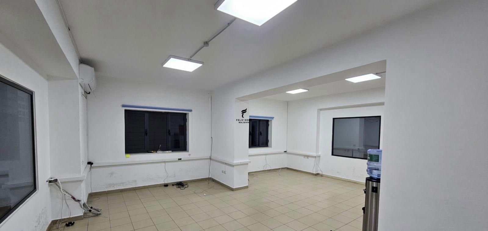Zyre me qera 140 metra katror pazari i ri 750 euro
