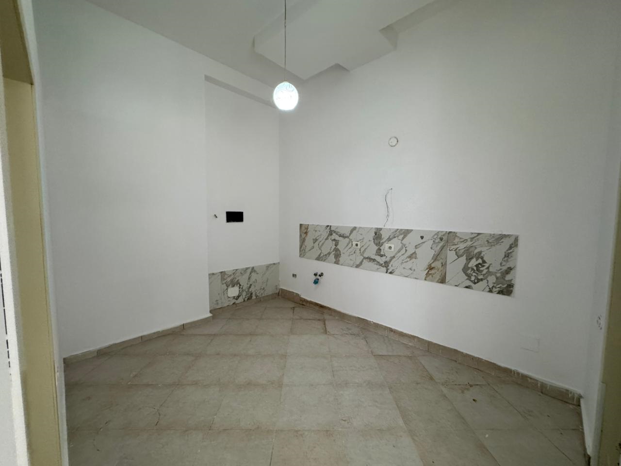 Vendita | locale commerciale | Astir | €135.000