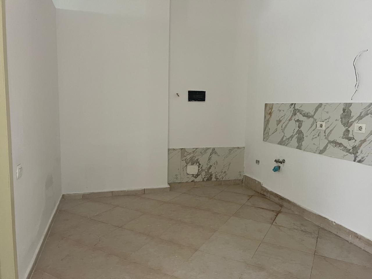 Vendita | locale commerciale | Astir | €135.000 (2)