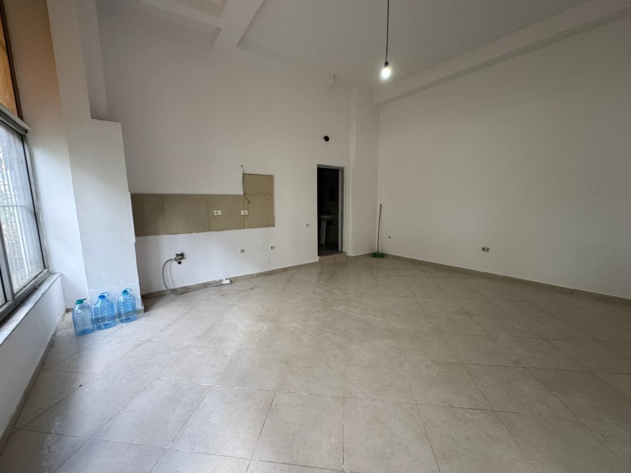 Vendita | locale commerciale | Astir | €135.000 (3)