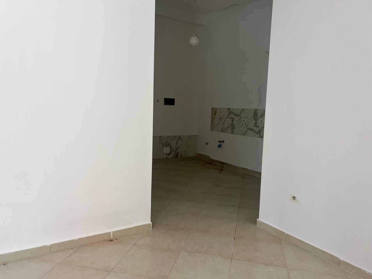 Vendita | locale commerciale | Astir | €135.000 (8)