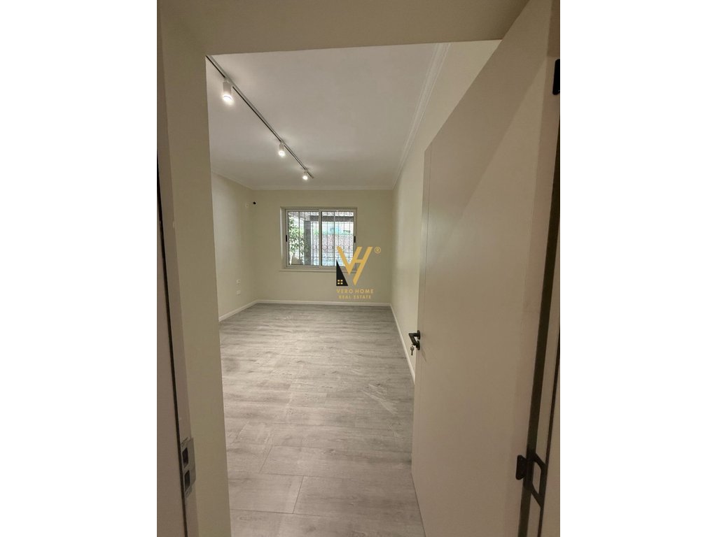 Local commercial à louer 80 m² dans le bloc 1 500 euro