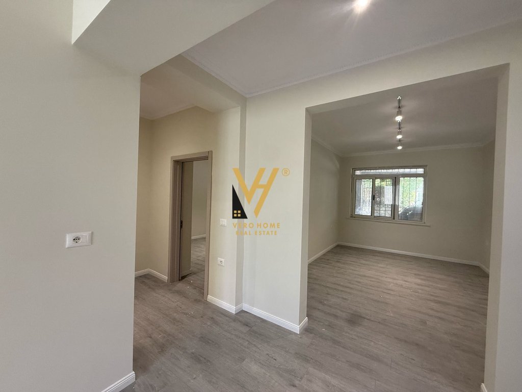 Local commercial à louer 80 m² dans le bloc 1 500 euro (3)