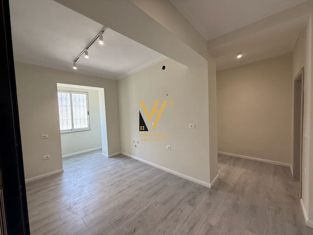 Local commercial à louer 80 m² dans le bloc 1 500 euro (4)