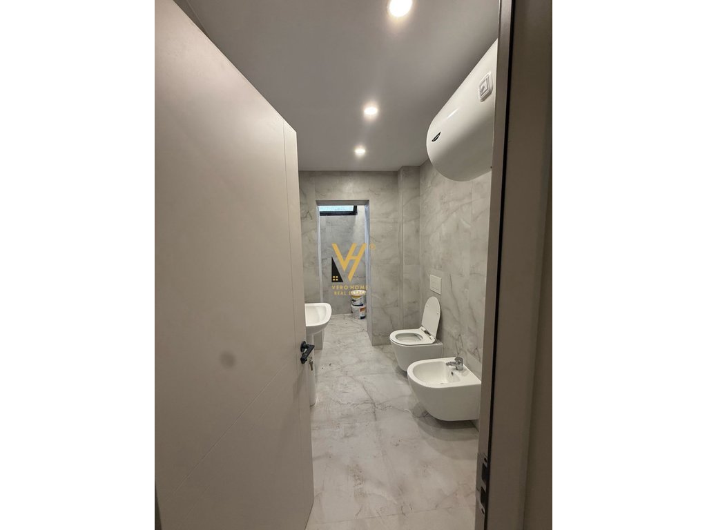 Local commercial à louer 80 m² dans le bloc 1 500 euro (5)