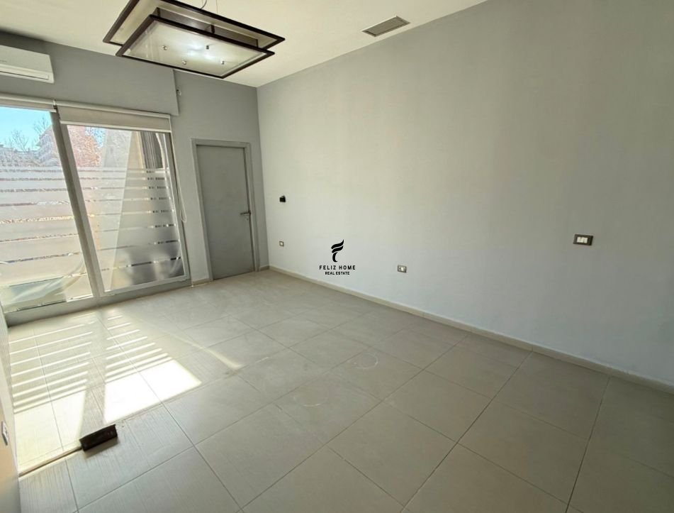 Shitet zyre 220 metra katror rruga e kavajes 590.000 euro