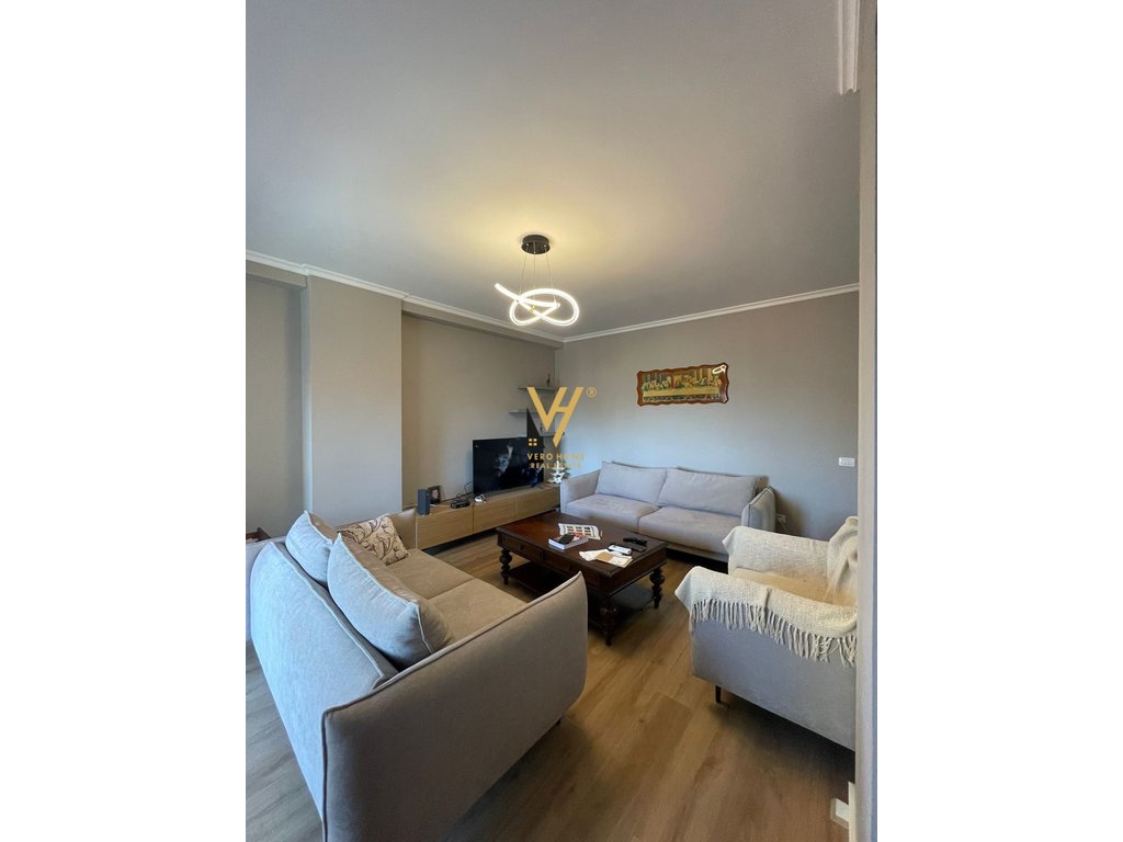Shitet apartament 2+1+2+2blk rruga fortuzi 300.000 euro