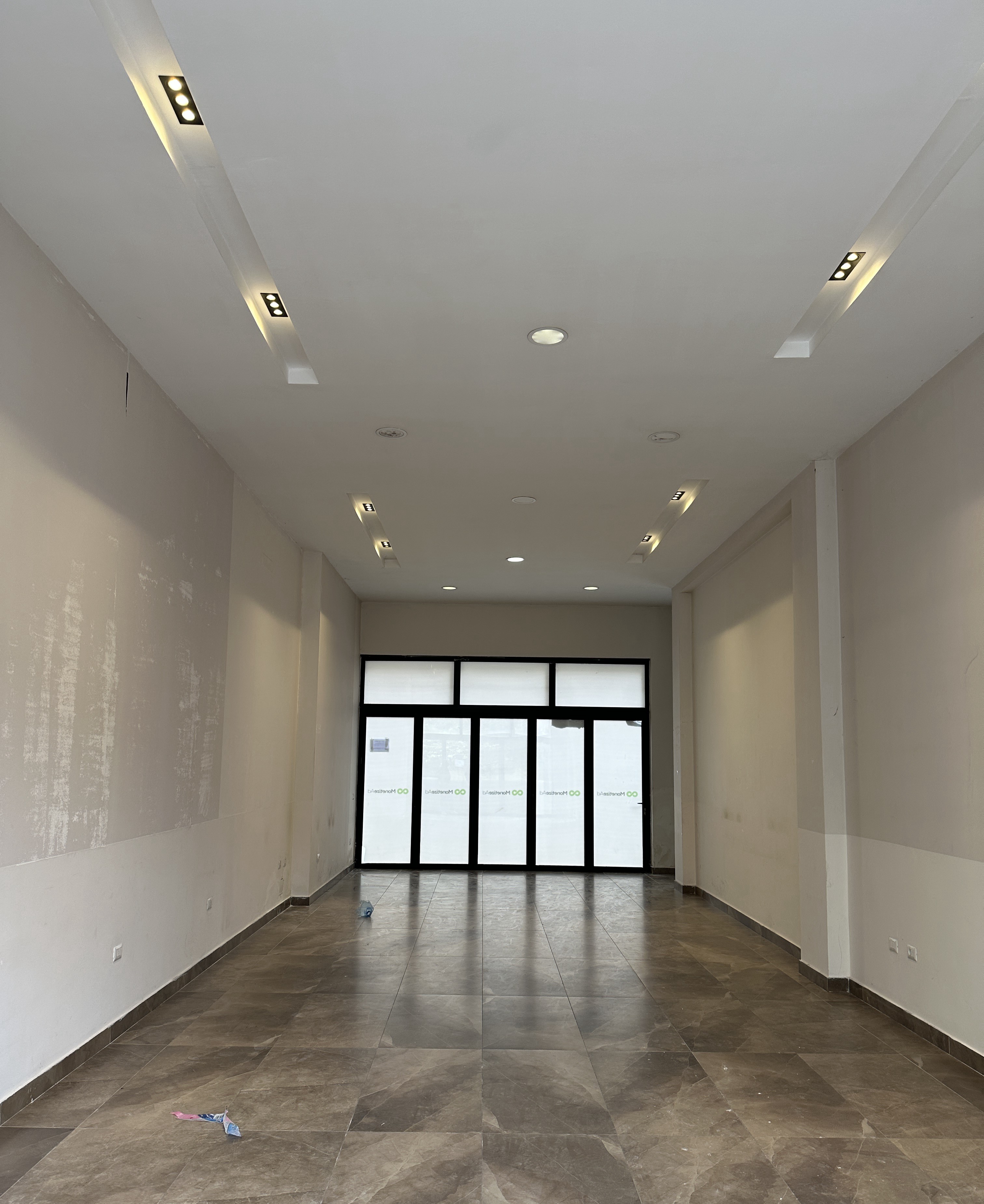 Miete | geschäftsräume | 21 dhjetori | 900 €/monat (2)