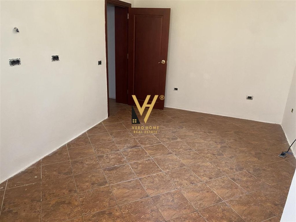 Bureau 50 m² à louer dans le bloc 650 euro (3)