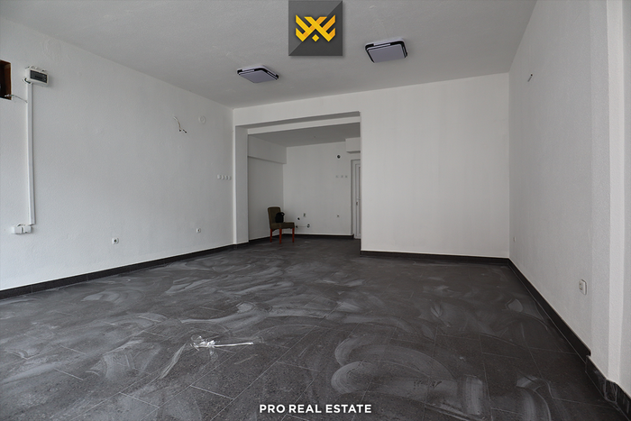 Espaço comercial 55m² para alugar em vëllushë.