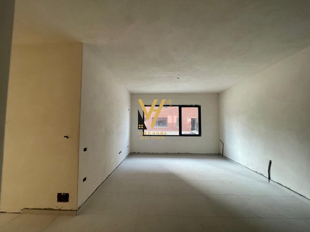 Apartamento à venda 2+1+2 em kom.xheluks xibraku, rua Elbasan 165.000 euros