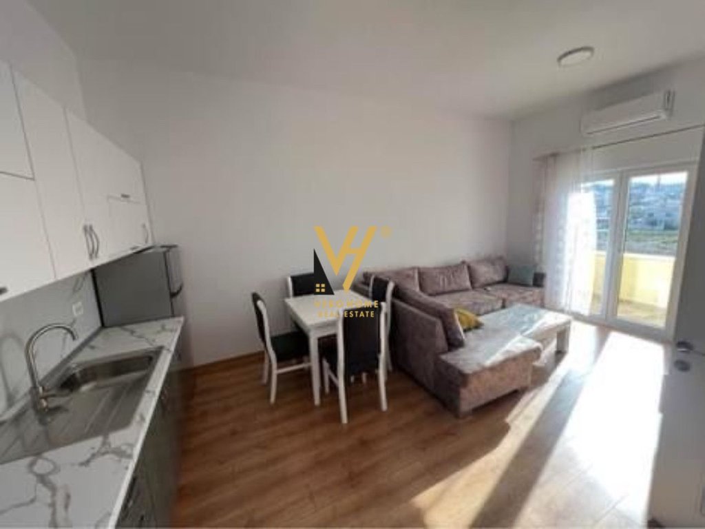 Jepet apartament 2+1 me qera ne kamez 320 euro