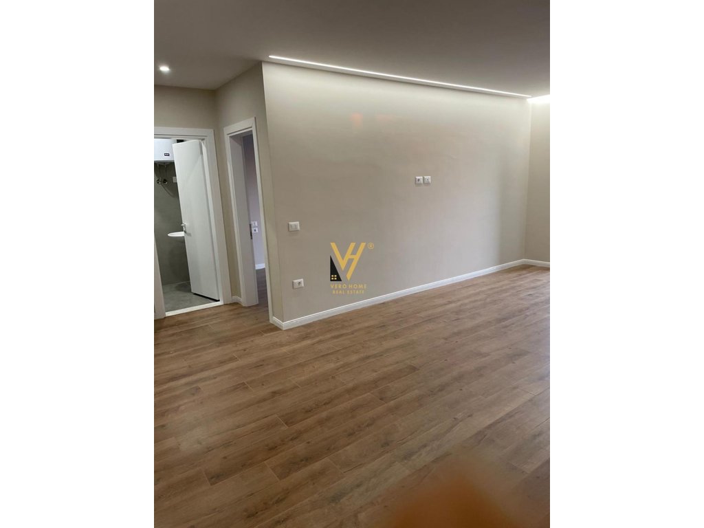 Apartamento 1+1+blk à venda em golem 92.500 euros