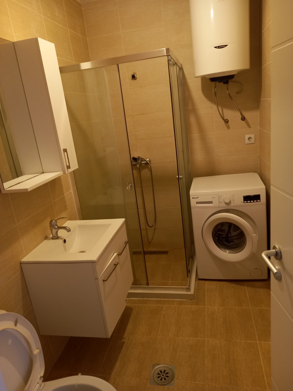 Appartement à louer 1+1 dans le quartier Prishtina e Re (4)