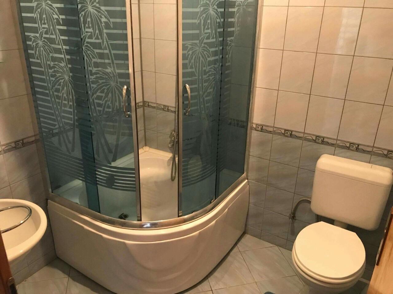 Apartamento no piso térreo para alugar em Bregu i Diellit