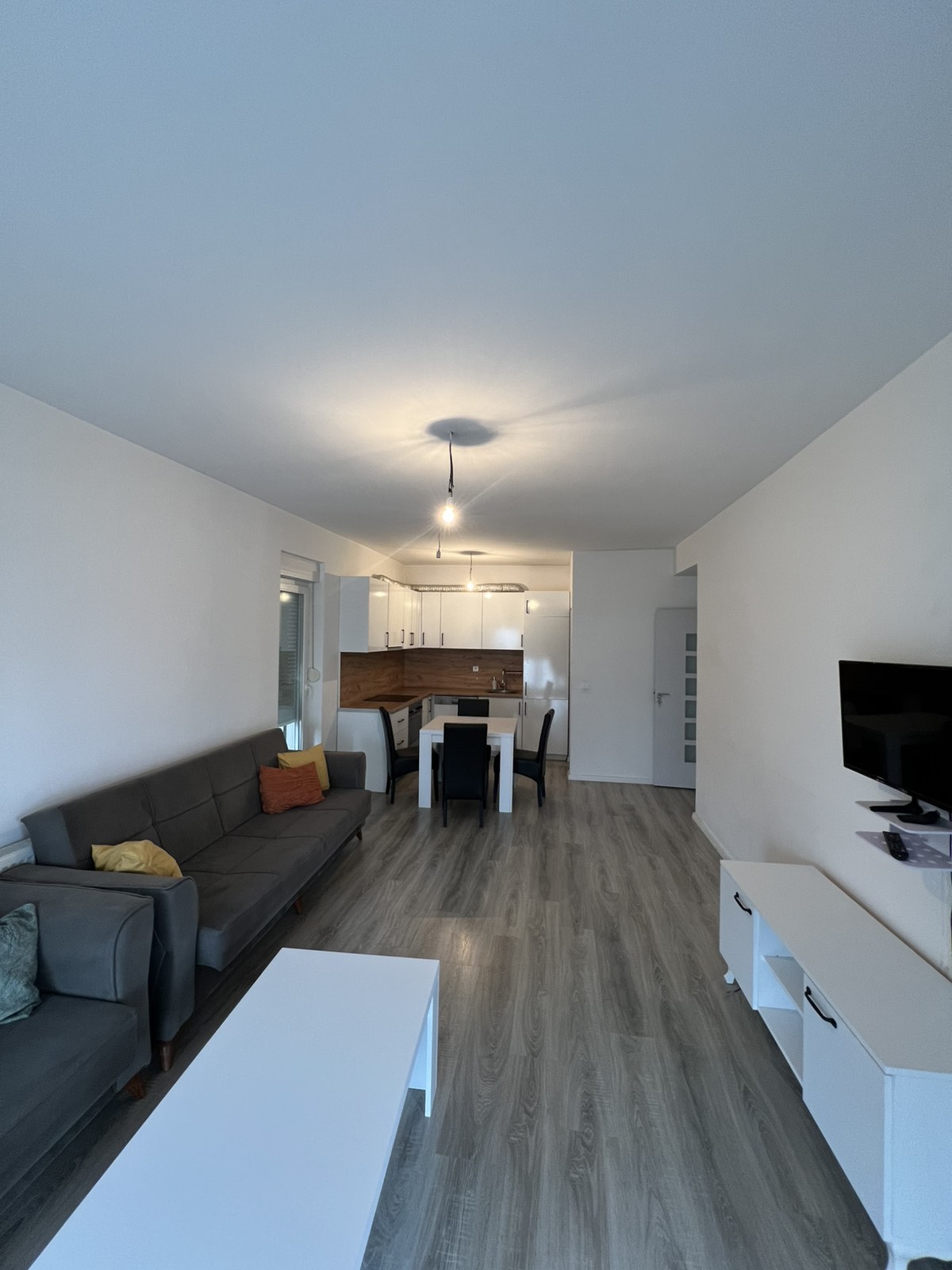 Appartamento in affitto 2+1 a Kalabri (emshir)