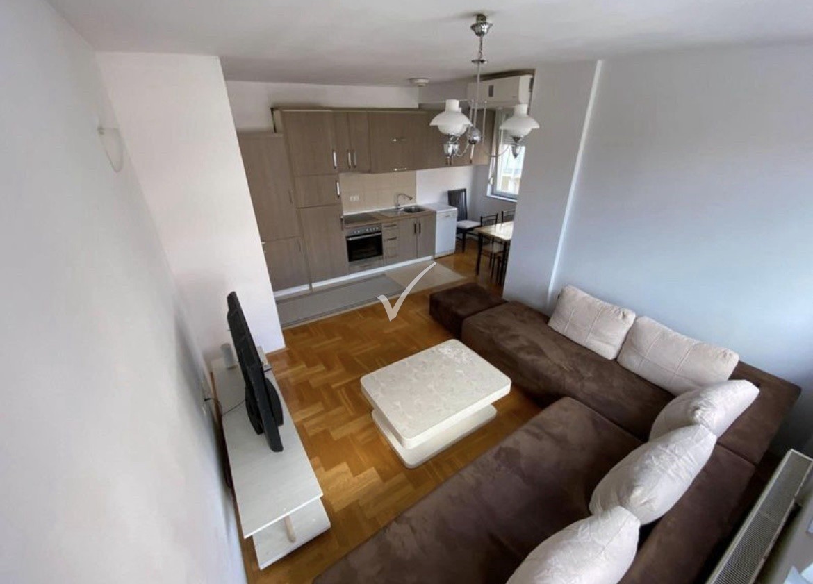 Appartement à louer 1+1 à arbër (dragodan)